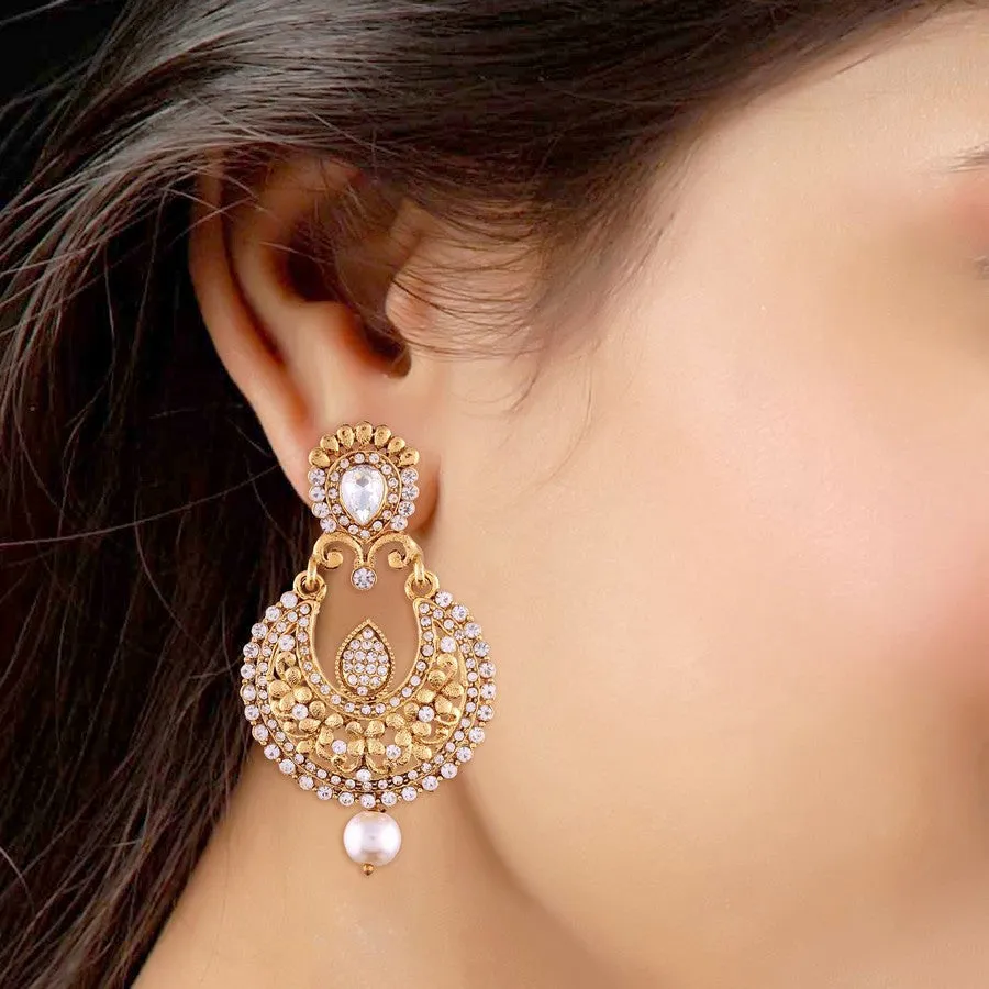 Alloy Earring Set with Maang Tikka in White