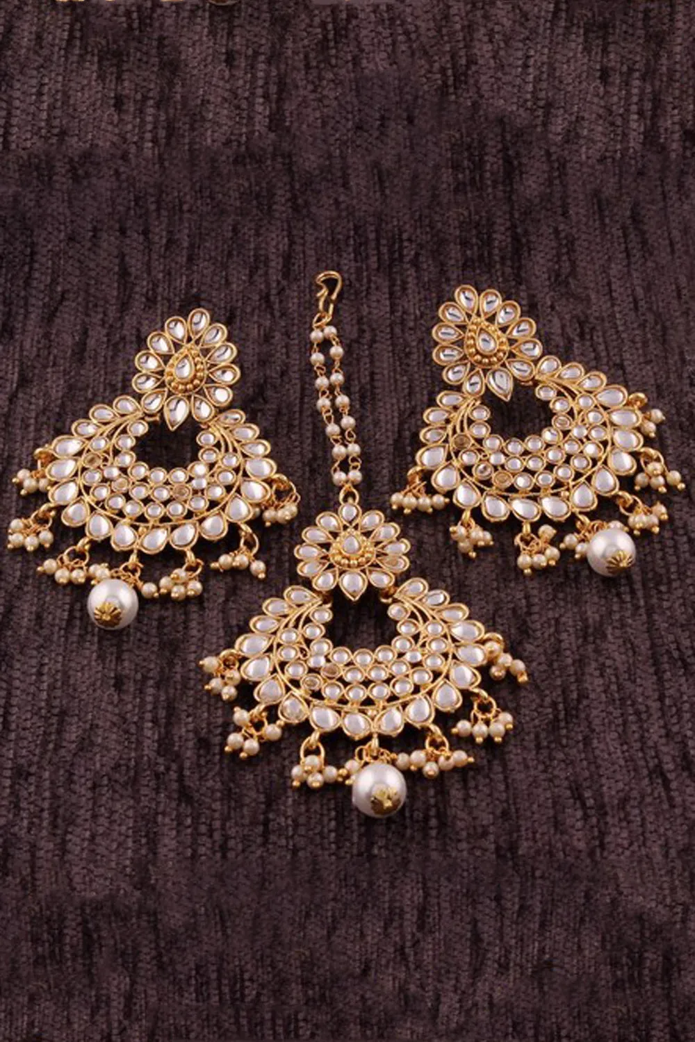 Alloy Earring Set with Maang Tikka in White