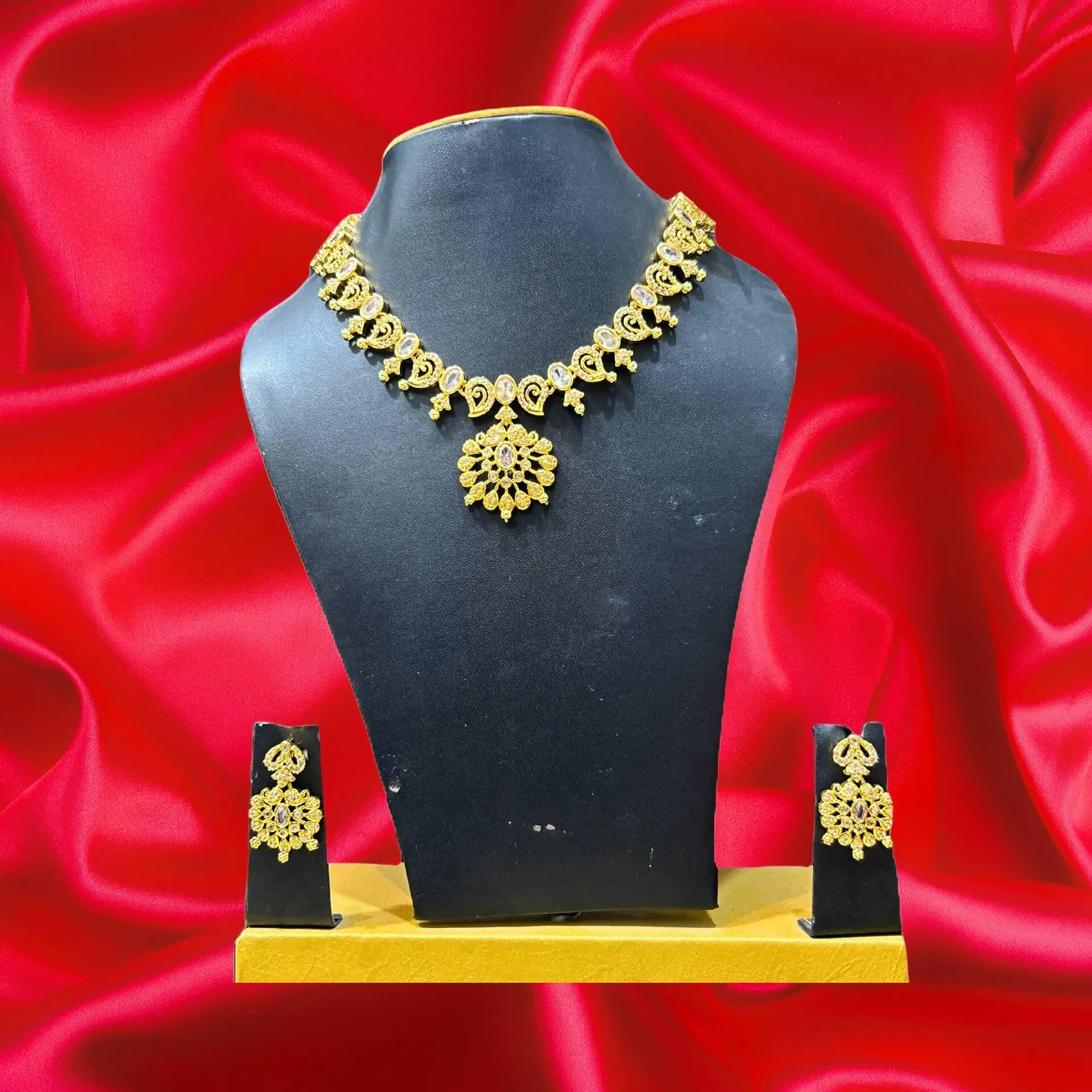 Alluring Gold Plated AD Necklace Set For Women