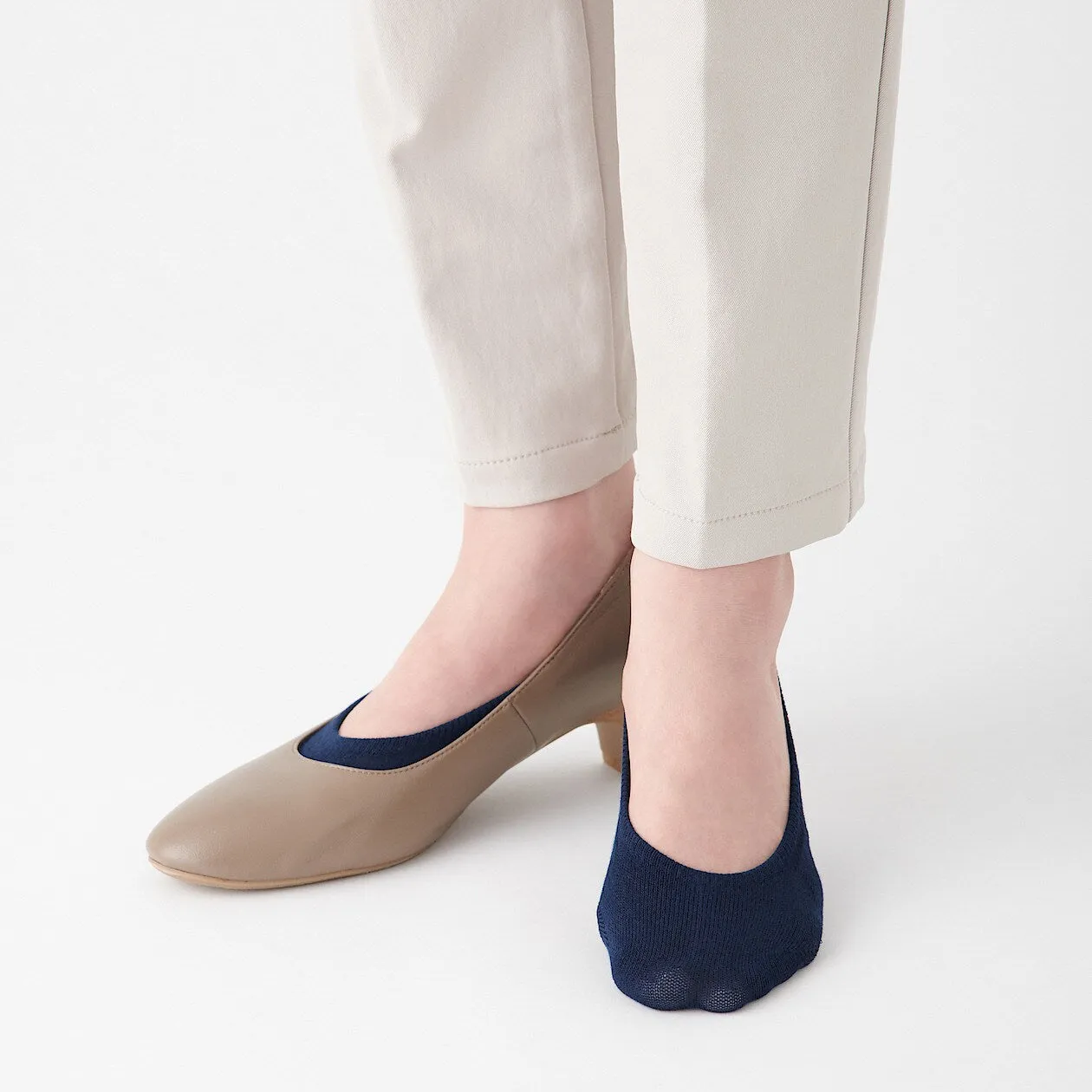 Non-Slip Wide Fit Cotton Blend No-Show Socks